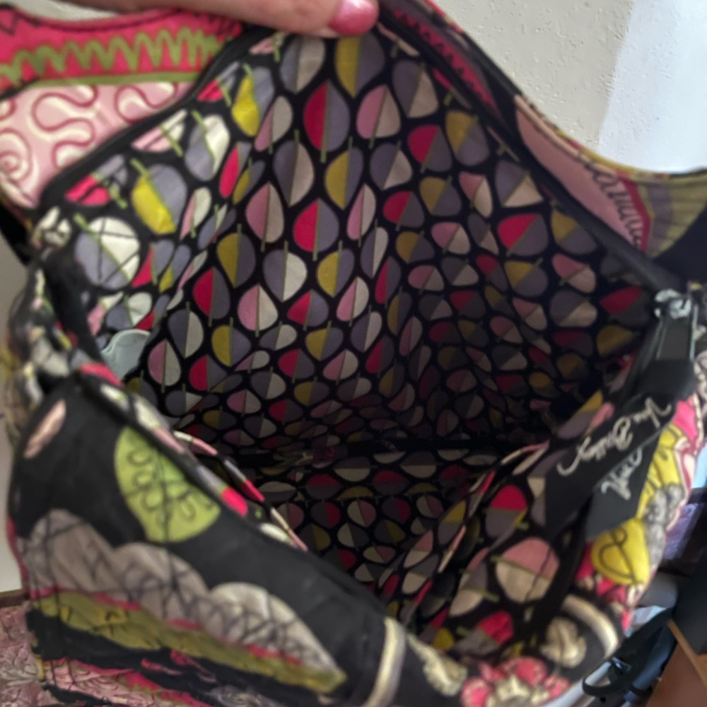 Vera Bradley crossbody bag, with adjustable straps and lots of pockets